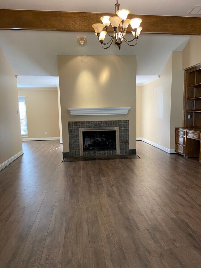 Building Photo - 3815 Oak Gardens Dr