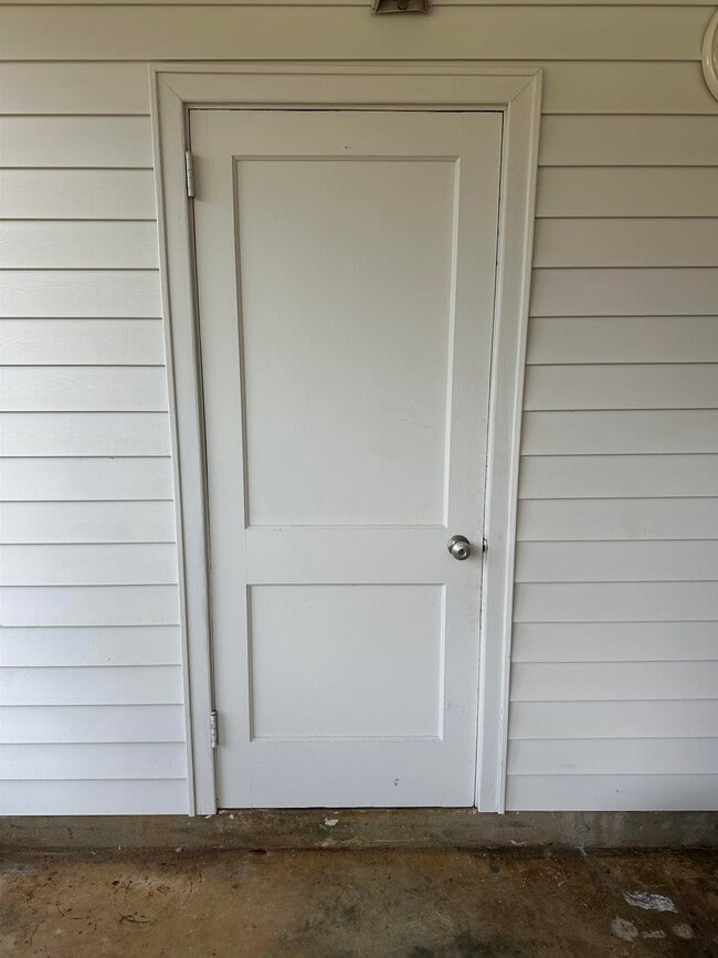 Building Photo - 1406 Devils Dip