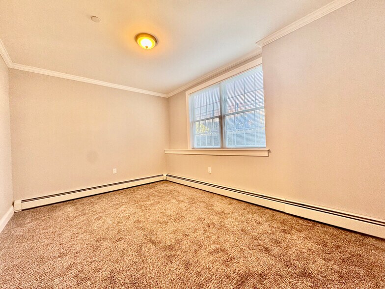 Building Photo - 56 Soundview St