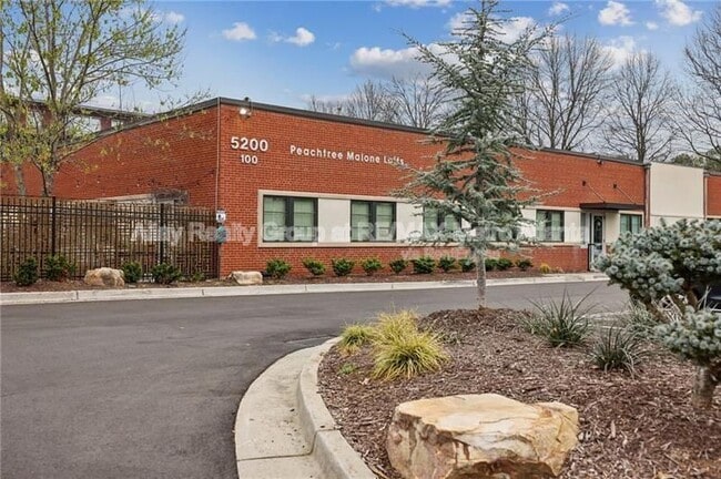 Primary Photo - 5200 Peachtree Rd