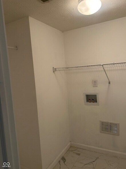 Building Photo - 3013 Corbin Dr