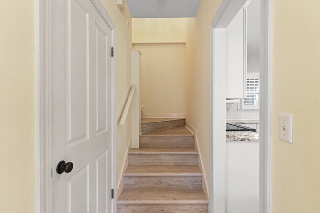 Building Photo - 3 bedroom/ 2.5 bathroom in Destin, FL!