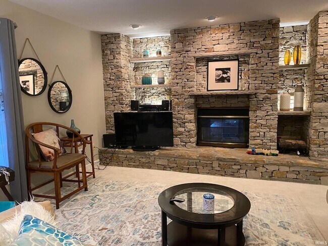 Building Photo - 2206 E Autumn Dr