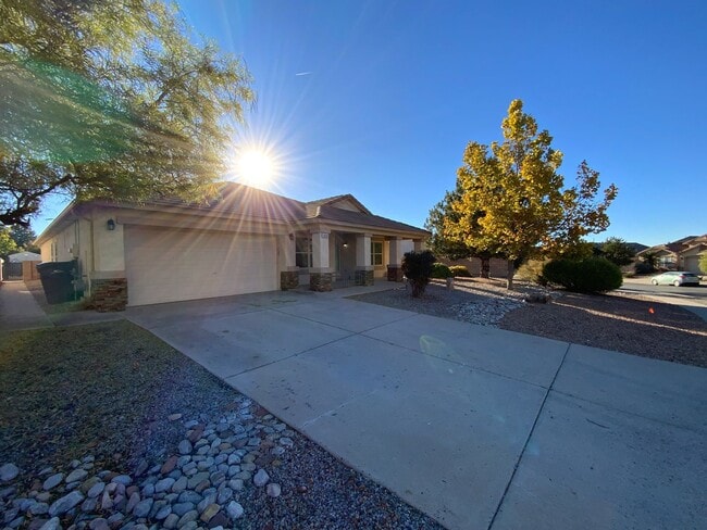 Building Photo - 4 Bedroom Single Story Home Available in C...