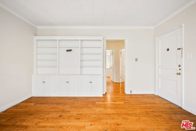 Building Photo - 1323 N Olive Dr