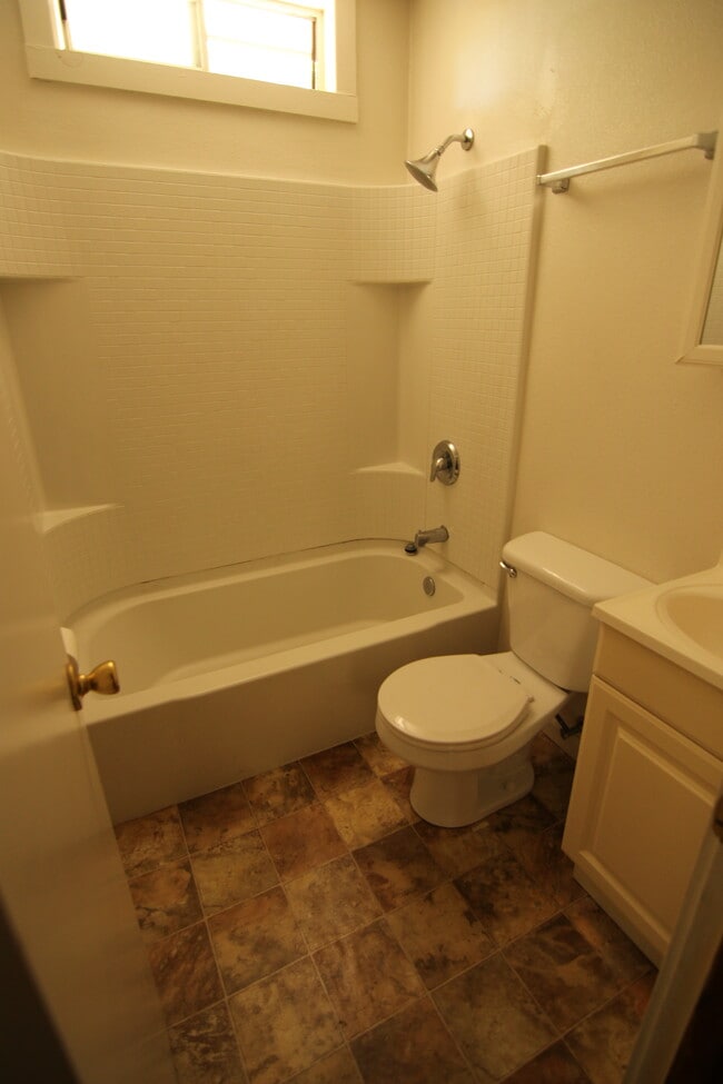 Building Photo - 5460 Traffic Way