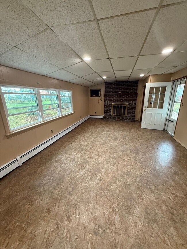 Building Photo - 2 bedroom possibly 3 with oversized Garage/Work Shop in Newville