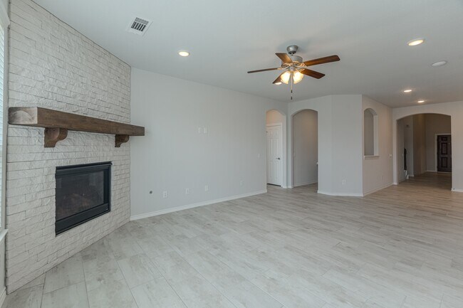 Building Photo - 59 Pioneer Canyon Pl