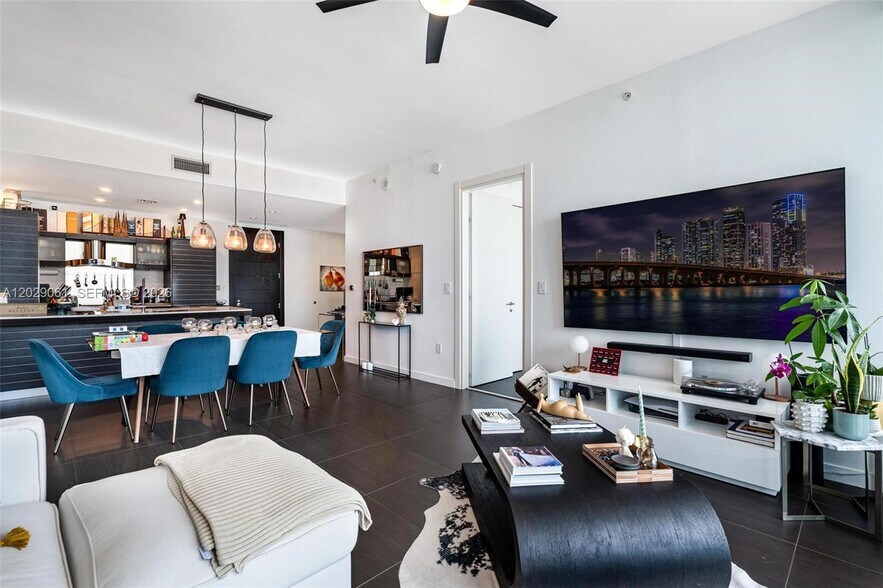 Building Photo - 200 Biscayne Boulevard Way