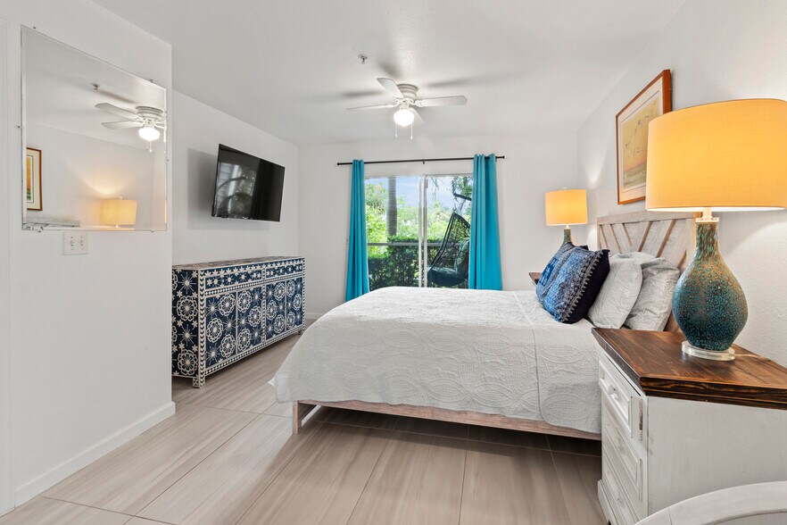 Building Photo - 850 S Tamiami Trl
