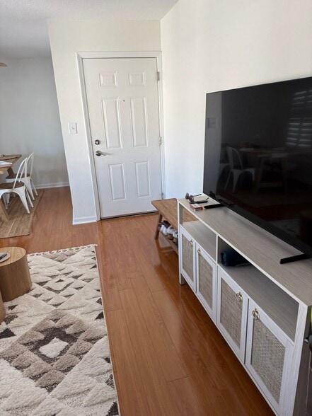 Building Photo - 4984 Beach Dr SE