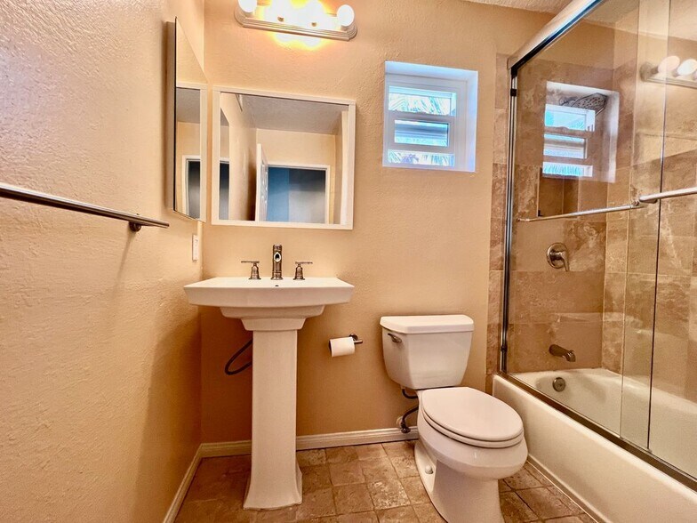 Building Photo - 28556 Rancho-Laguna