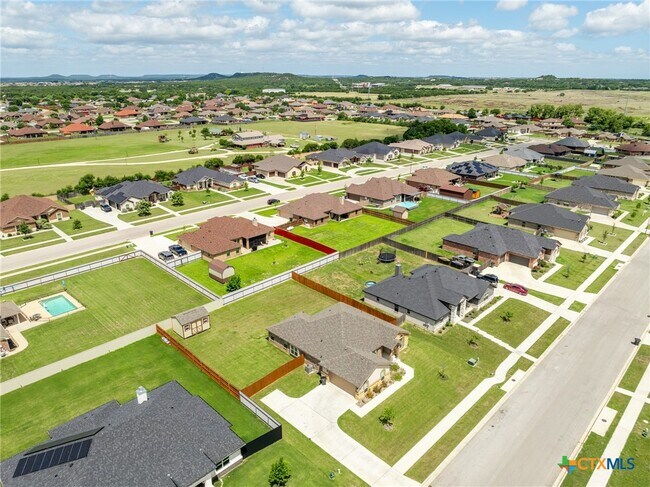 Building Photo - 2509 Meadow Lark Dr