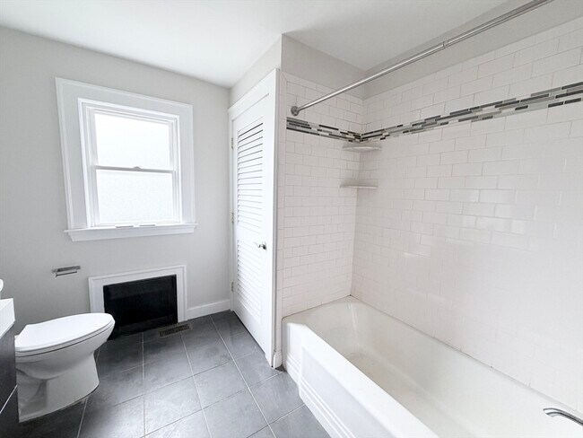 Building Photo - 3 1/2 Buffum St