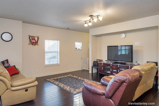 Building Photo - Spectacular 3BD Condo | Near Intel | Walk to MAX Station | Free High-Speed Internet | Water/Sewer...