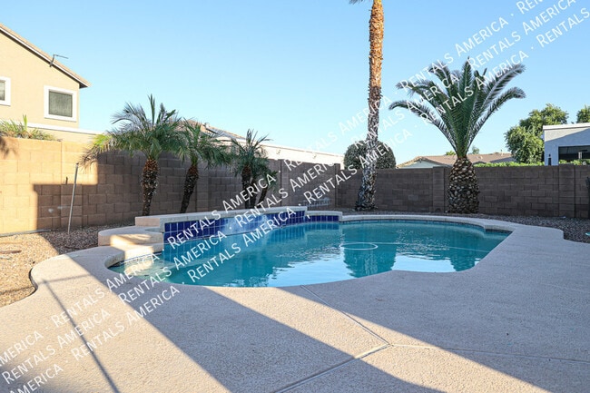 Building Photo - 14958 W Cameron Dr