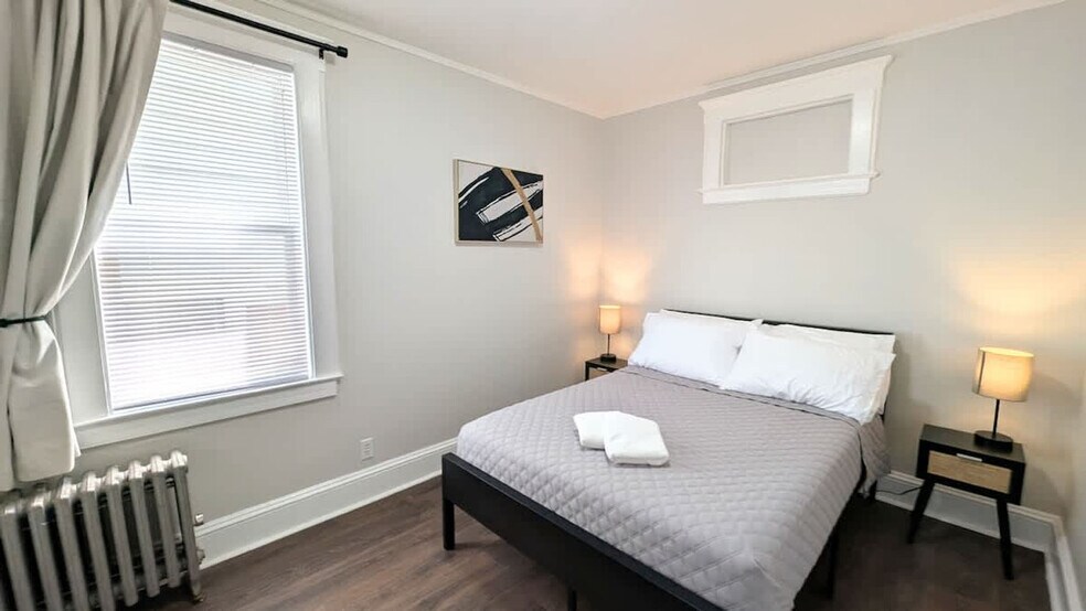 Building Photo - 205 S Essex Ave