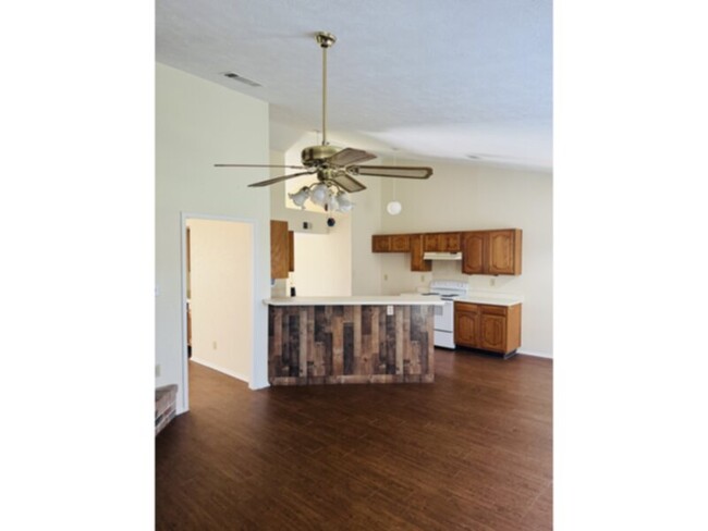 Building Photo - *****BEAUTIFUL HOME IN THE PECAN CREEK SUB...