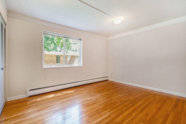Building Photo - 1249 Island Dr