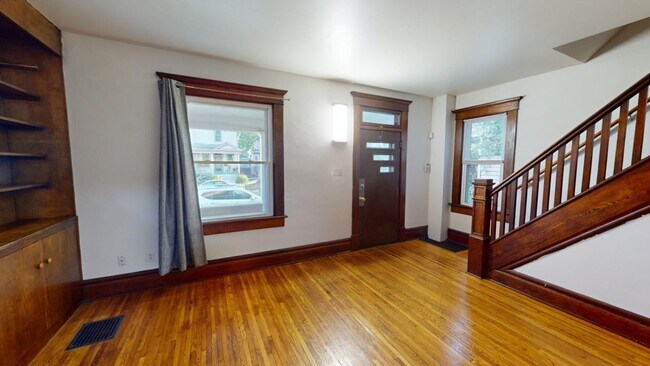 Building Photo - 163 E Maynard Ave