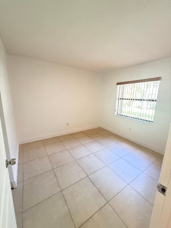 Building Photo - 9720 Hammocks Blvd