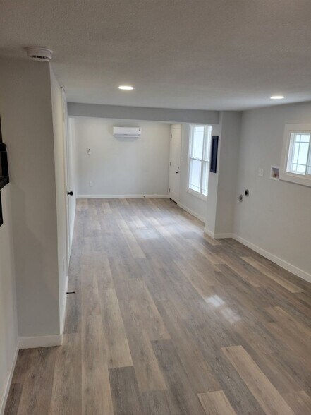 Building Photo - 403 Locust St