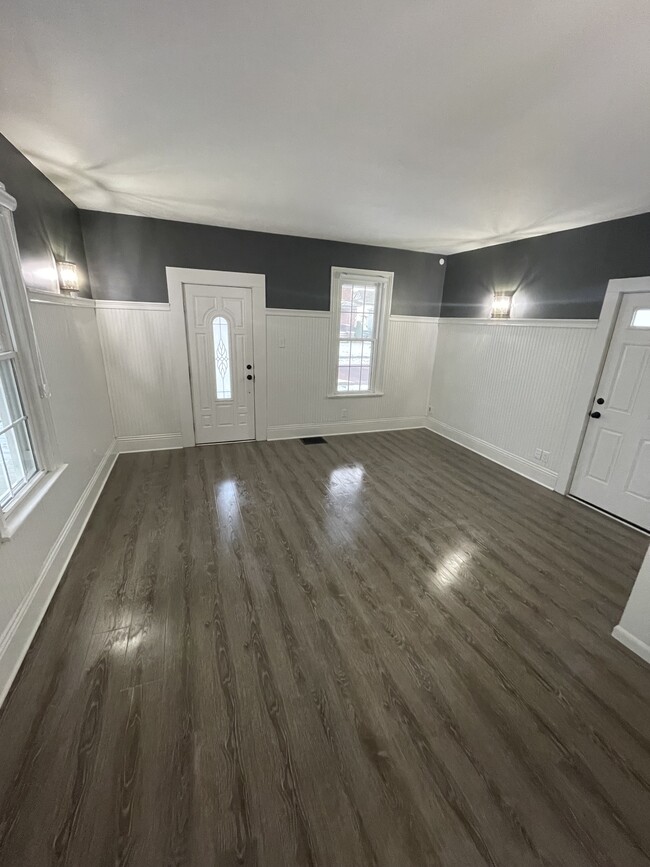 Building Photo - 588 Elma St