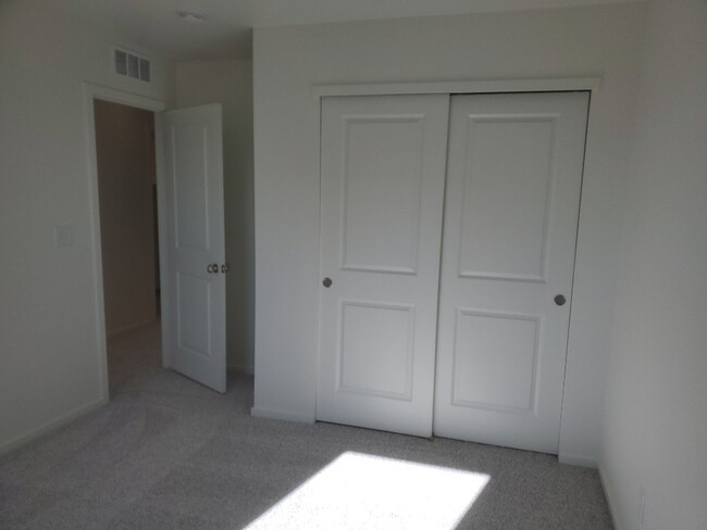 Building Photo - Exquisite 3 Bed 2.5 Bath Single Family Home