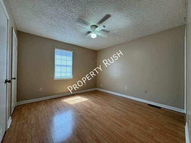 Building Photo - 1620 Hickory Pl