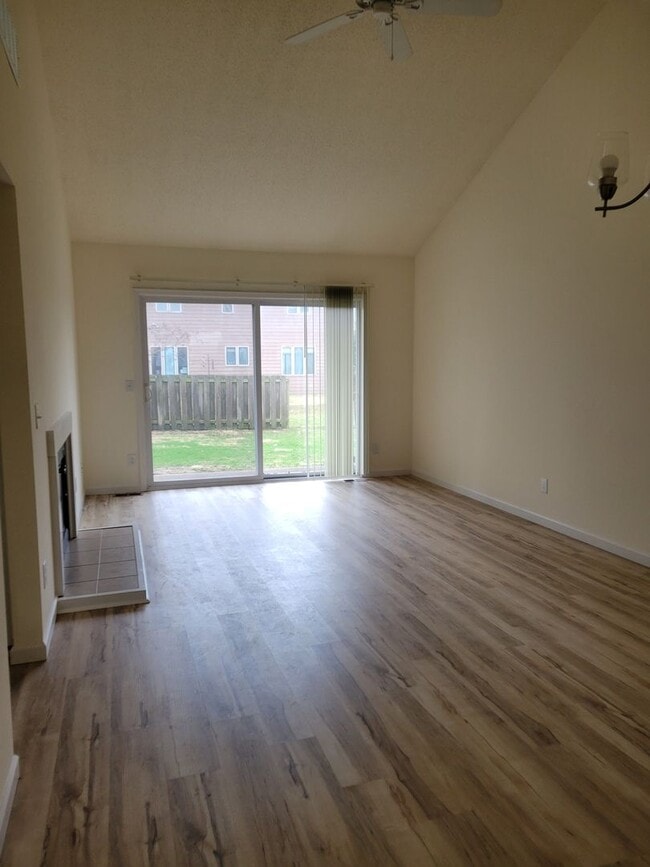 Building Photo - 2bd -1 ba Newly Remodeled