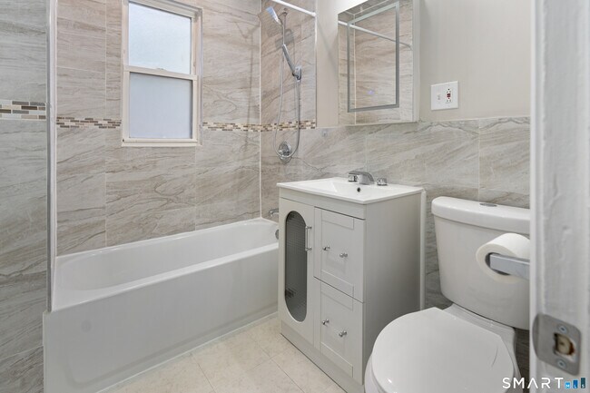 Building Photo - 30-32-32 Fenwick St