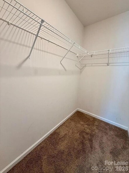 Building Photo - 13023 Newburgh Green Dr