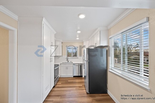 Building Photo - 523 Page St