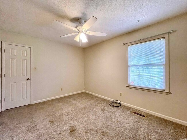 Building Photo - 219 Green Lake Dr