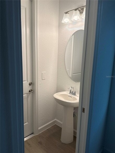 Building Photo - 7796 Lakes Edge Ln