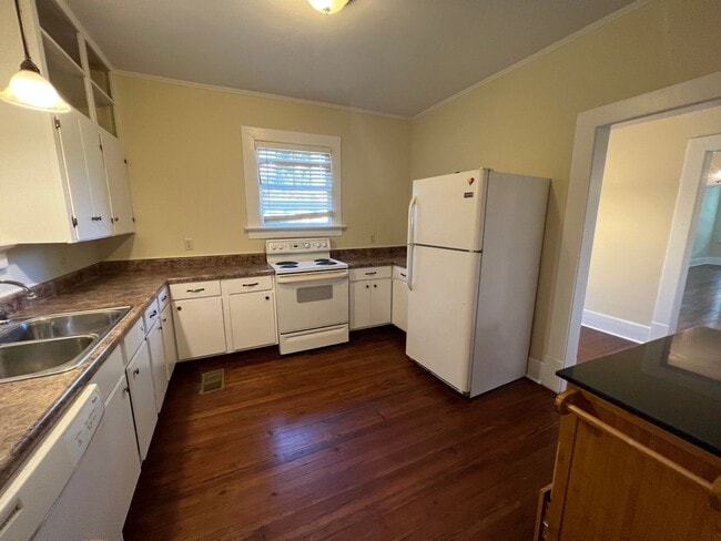 Building Photo - Charming Capital Heights Home