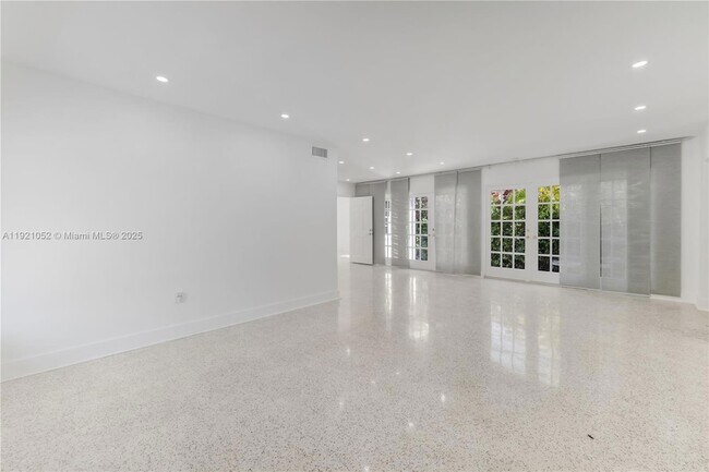 Building Photo - 725 91st St