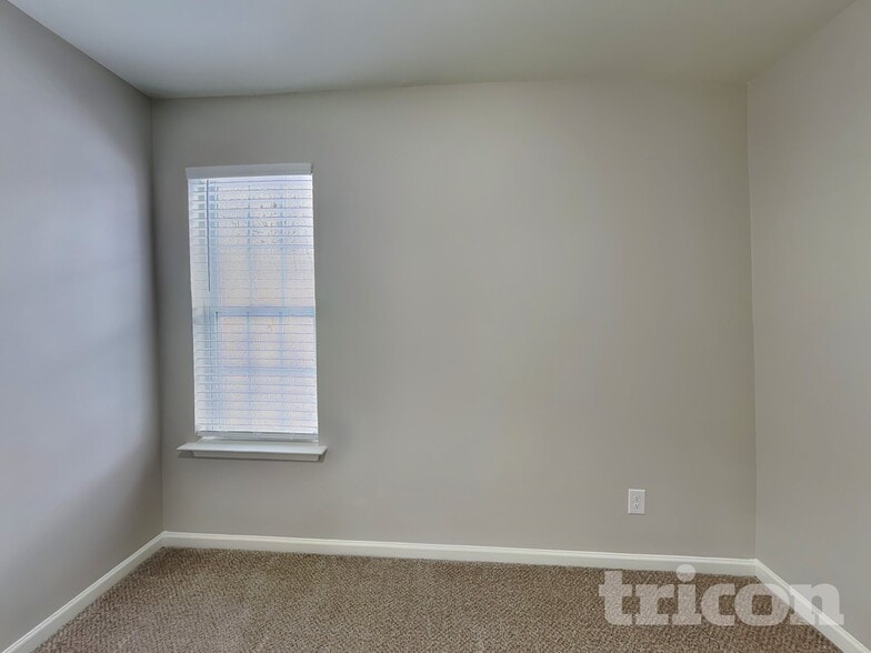 Building Photo - 8847 Twisted Pine Dr