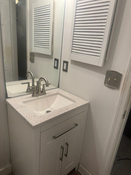 Building Photo - 414 Delaware Ave