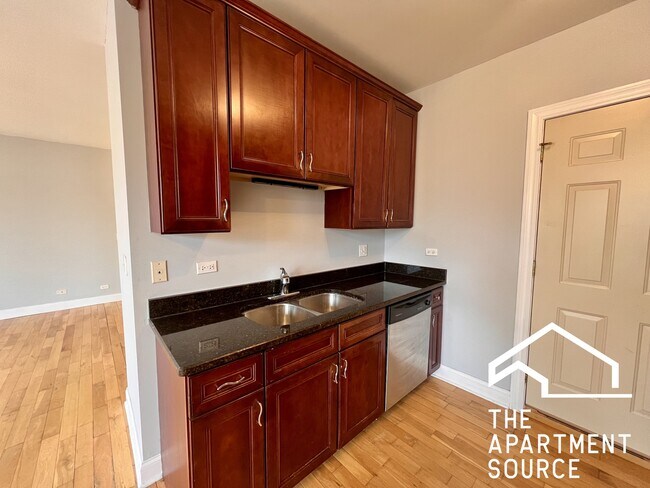 Building Photo - 2900 N Kolmar Ave