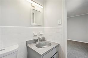 Building Photo - 5560 Kingsport Dr