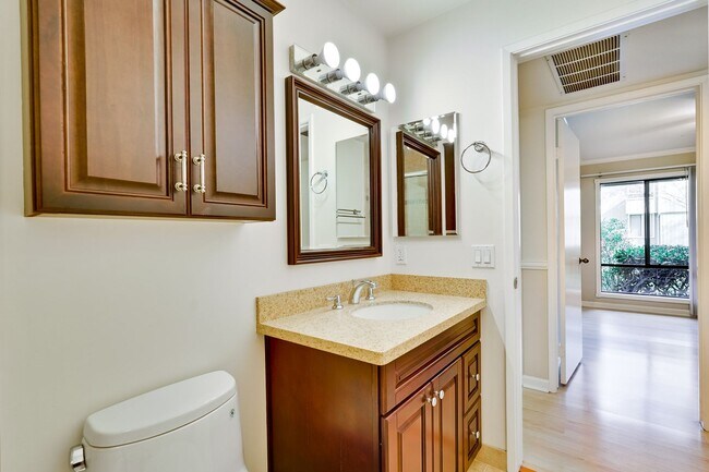 Building Photo - 2/2 Downstairs Condo in a Great Location Nestled Behind EBAY in The Hamilton Corners Community