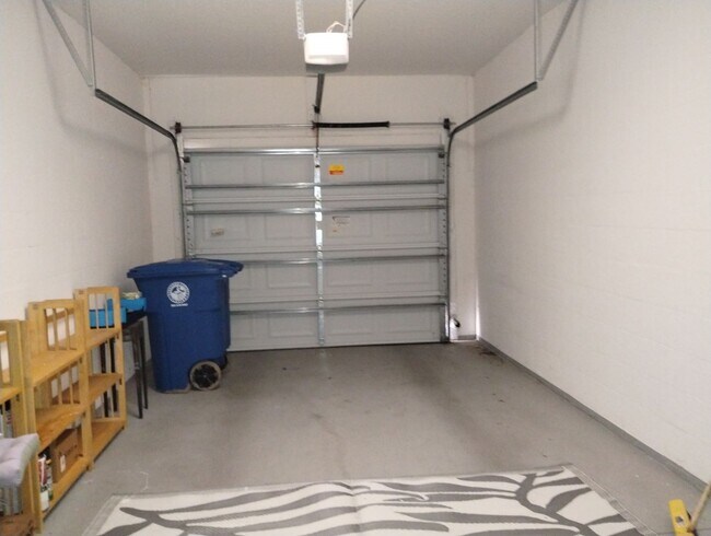 Building Photo - 10362 Chalmer St