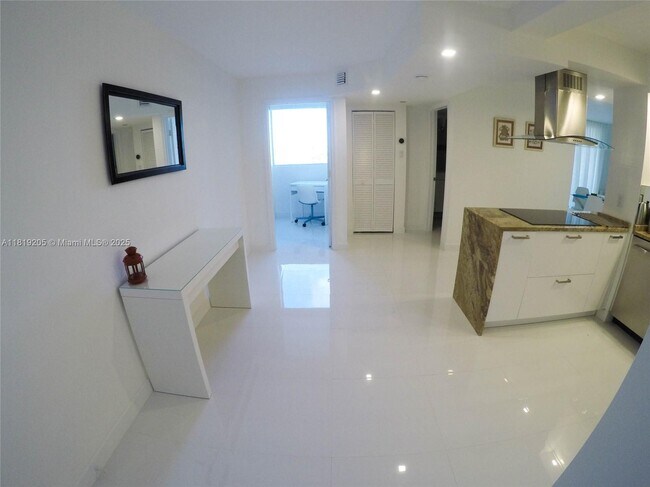 Building Photo - 6917 Collins Ave