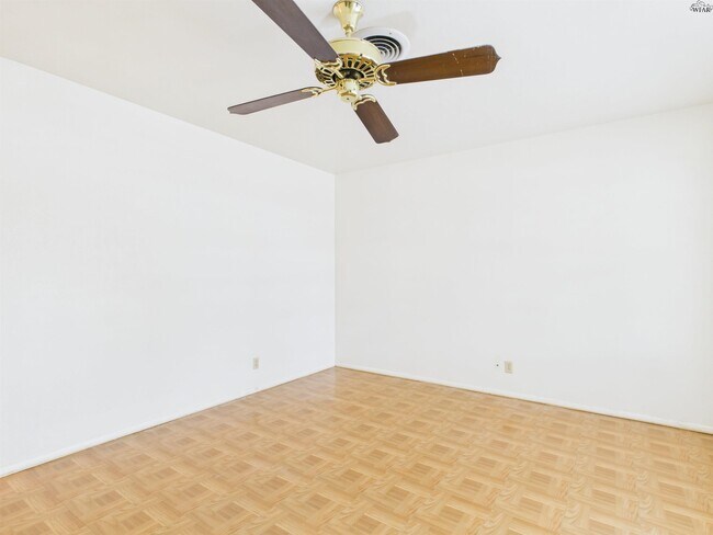 Building Photo - 4723 N Shore Dr