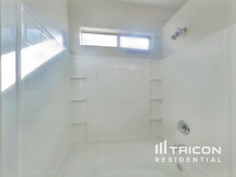 Building Photo - 2204 Turtle Beach Ave