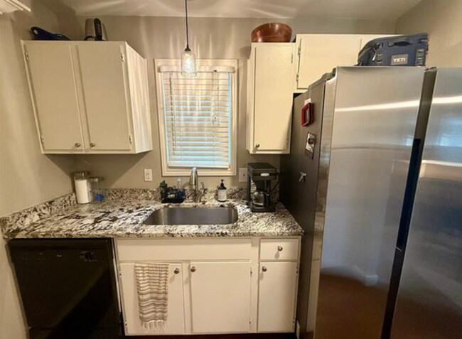 Building Photo - 2 Bed | 2 Bath Condo on Crybaby Hill