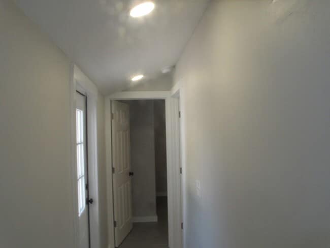 Building Photo - 412 Lucille St