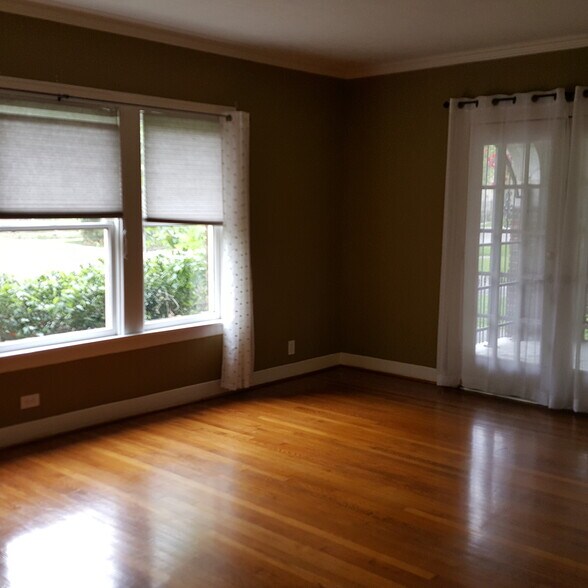 Living Room - 1710 Rosedale St