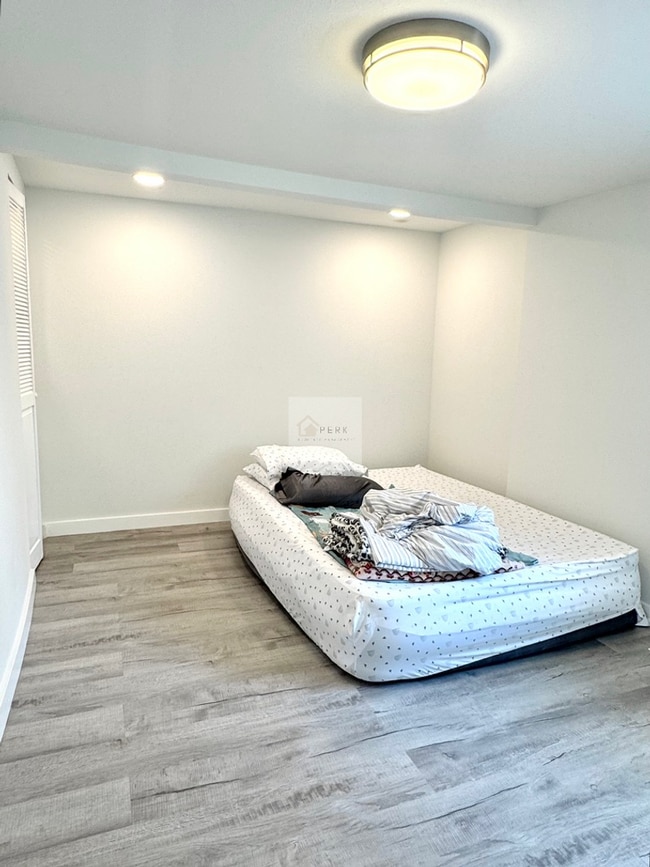 Building Photo - Updated 2 Bed, 1 Bath | South Beacon Hill | Private Patio + Parking